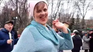 СВЕТА КУКОЛКА КОНФЕТКА ТАНЦЫ В ПАРКЕ ГОРЬКОГО