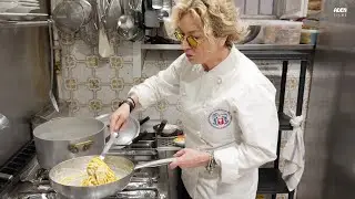 Spaghetti Cacio e Pepe - Chef in Rome shares easy Pasta Recipe