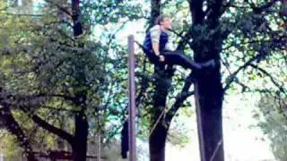 Турник. Махом вперёд продев в упор сзади