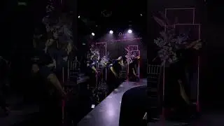 я вижу 5 девушек а жена 4... почему так ?