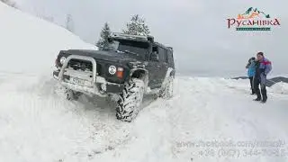 Джипінг в Карпатах взимку, пригощає колиба Русанівка (с. Микуличин)