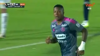 Gran volada y atajadón de Castillo en el Fortaleza vs. Medellín