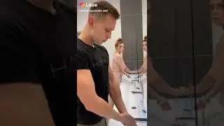 завидует парню. зато попа больше