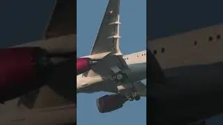 Super closeup Boeing 787 Landing gear