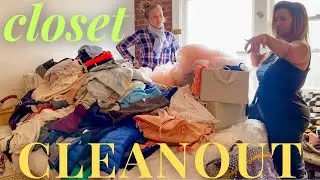 SMALL CLOSET DECLUTTER & ORGANIZE! Organizing strangers closets for free 🏡✨👗