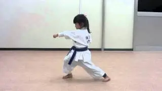 JKA Heian-nidan by 5-year-old girl　② 五歳女の子 平安二段練習中