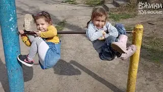 София и Альбина на площадке ☀️ Діти граються на майданчику