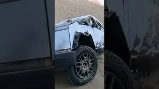 Tesla CyberTruck crash in Dubai desert. Краштест Тесла сайбертрак