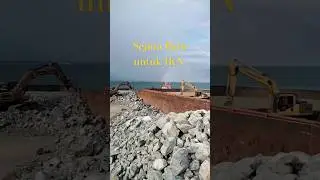 Proses Loading Batu di Tongkang Menuju IKN #violin #iknnusantara #excavator #tongkang #ikn #palu