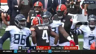 Deshaun Watson throws the ball 5 yards backwards