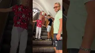 Как #Оливия едет на #эскалатор 🤣 #смешноевидео #хаха семейныйюмор #семейныеприколы #жизненно #юмор