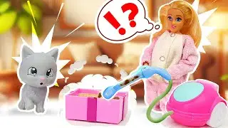 El gato de Barbie la inspira a limpiar su casa. Vídeos de muñecos Barbie