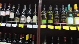 Алкомаркет. Выбираю Украинское вино из Крыма. Слава Украине