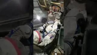 Пилотируемый космический корабль "Союз" изнутри (спускаемый модуль) Soyuz spacecraft from the inside