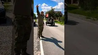 Они проехали мимо)