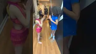 The SWEETEST little friendship 👯‍♀️ 
