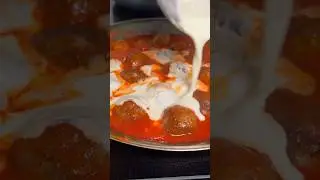 You’ve never had spaghetti n meatballs like this before 🍝
