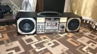 Victor cassette boombox