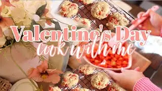 VALENTINE'S DAY COOK WITH ME | Chipotle shrimp pasta, bread, & strawberry cream cheese cookies!