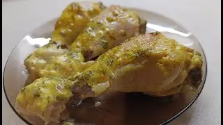 Курица в сметанно-горчичном соусе в духовке.Chicken in sour cream and mustard sauce in the oven.