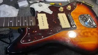 FENDER SQUIER Classic Vibe 60s Jazzmaster делаем экранировку, кривые Индонезийские руки.