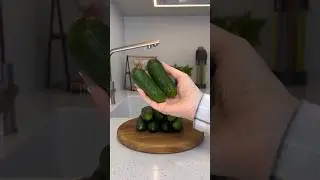 Давно поняла, что эти быстрые «закусочные» огурчики получаются вкуснее всего!