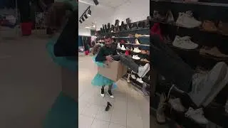 Romanya’da ayakkabı denerken ilginç dakikalar