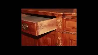 Rara Credenza Austriaca Stile Luigi XVI del 1700: Un Capolavoro di Eleganza e Intaglio