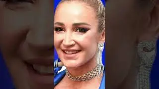 Бузова на камеру почесала лобок белорусской колбасой