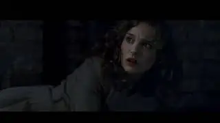 V спасает Иви от сотрудников отдела безопасности.V значит VENDETTA(2006)