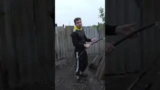 Поливаю яблоню