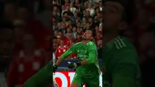 El mejor paradón de Courtois en la final