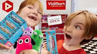 NiKO & ADLEY found FREE FEASTABLES!!  We made Surprise Giveaways for Vidmart Creators at Vidsummit