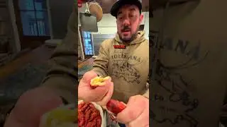 This is how you ACTUALLY peel a Crawfish | LOUISIANA CRAWFISH COMPANY