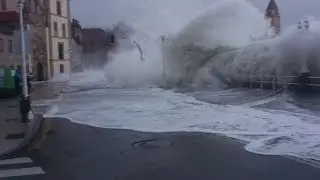 Gijón Olas gigantes arrasan costa cantábrica 2014