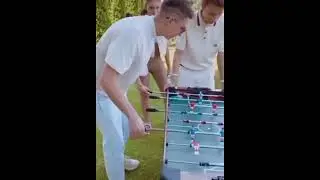 А4 Глен и Серёга играют в настольный футбол😍-
