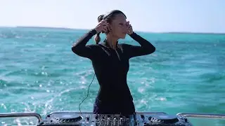 Nora En Pure - Purified 300  | Exumas, Bahamas