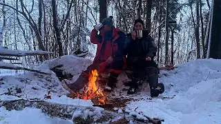 Кемпинг ⛺️ зимой в заснеженную погоду.  Winter holidays . Ужинаем с женой в зимнем лесу. Природа