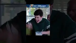 Официантка поставила на место наглого пацана и его мать 😳 