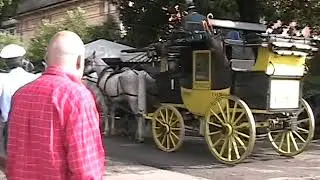 Horse-drawn carriage arriving at Bellagio June 2005