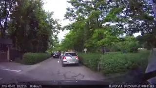 Посетитель ресторана напал с кулаками на охрану Журавлевского Гидропарка в Харькове
