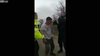 Man bites a police officer hands for almost 10 minutes