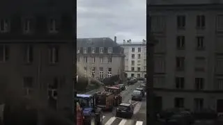 Agricultores franceses arrojan estiércol a edificios gubernamentales en señal de protesta