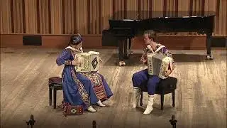 посмотрите АЛИНУ и МИХАИЛА ХЛЕБНОВЫХ игра на ГАРМОНЯХ