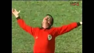 THE WORLDS CAMPEST REFEREE !! THIS GUY IS EPIC !!