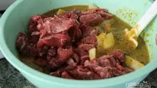 Beef in a marinade with kiwi