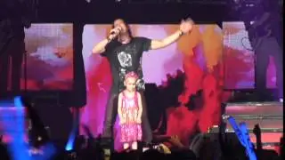 Carlos Vives cantando con Salma Richani