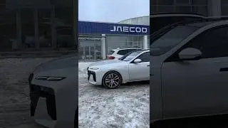 Вместо автосалона BMW теперь шоу-рум китайских авто