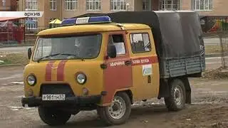 Жители дома №8 на Родзевича-Белевича стали заложниками обвалившейся дороги