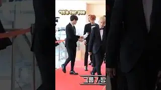 Suga Waiting For Jhope To Give The Flower 🥰 He's So Sweet 😍😍 #shorts #suga #jhope